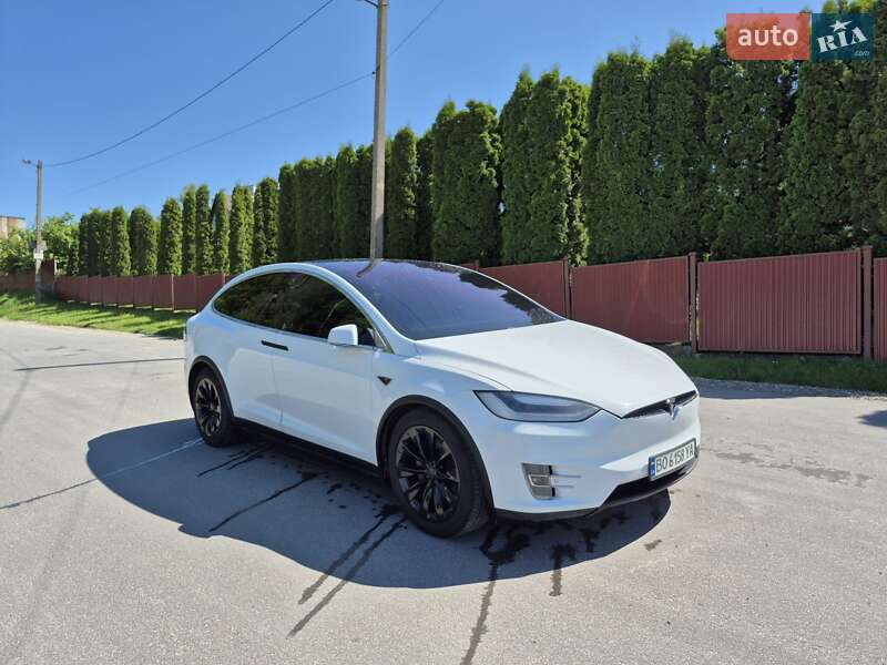Позашляховик / Кросовер Tesla Model X 2016 в Тернополі