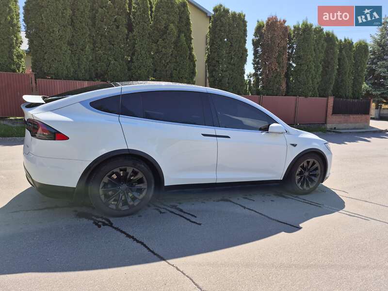 Позашляховик / Кросовер Tesla Model X 2016 в Тернополі