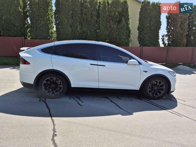 Позашляховик / Кросовер Tesla Model X 2016 в Тернополі
