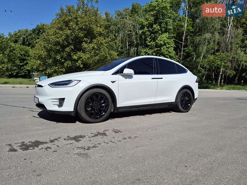 Позашляховик / Кросовер Tesla Model X 2016 в Тернополі