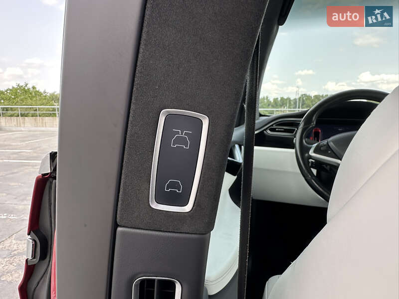Позашляховик / Кросовер Tesla Model X 2017 в Києві
