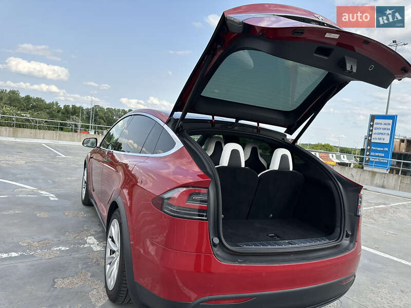 Позашляховик / Кросовер Tesla Model X 2017 в Києві