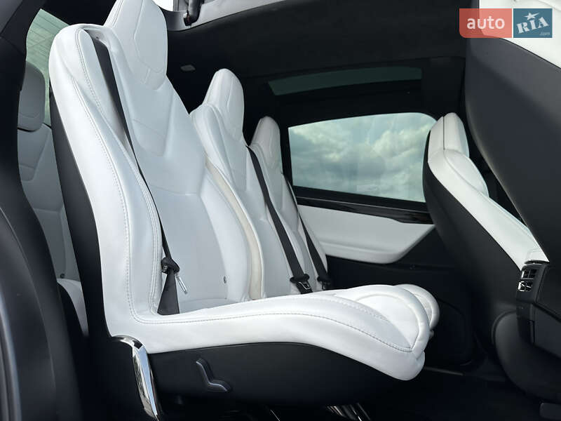 Позашляховик / Кросовер Tesla Model X 2017 в Києві
