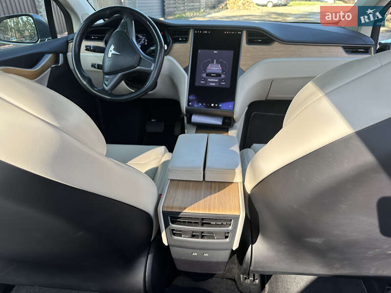 Внедорожник / Кроссовер Tesla Model X 2018 в Киеве