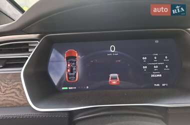 Позашляховик / Кросовер Tesla Model X 2017 в 