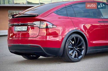 Позашляховик / Кросовер Tesla Model X 2019 в 