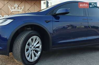 Внедорожник / Кроссовер Tesla Model X 2017 в 