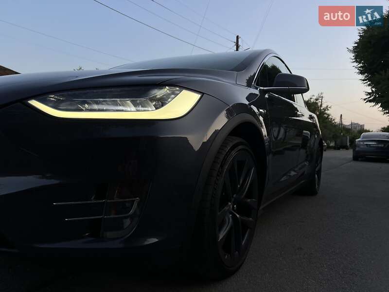 Позашляховик / Кросовер Tesla Model X 2019 в Харкові