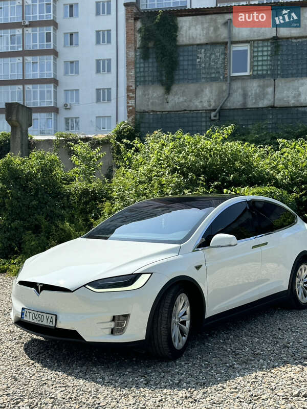 Позашляховик / Кросовер Tesla Model X 2016 в Івано-Франківську