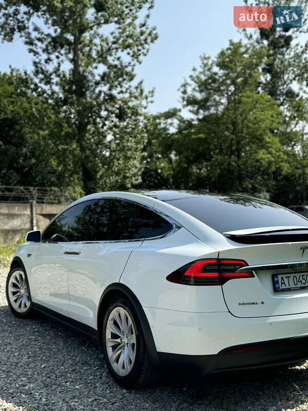 Позашляховик / Кросовер Tesla Model X 2016 в Івано-Франківську