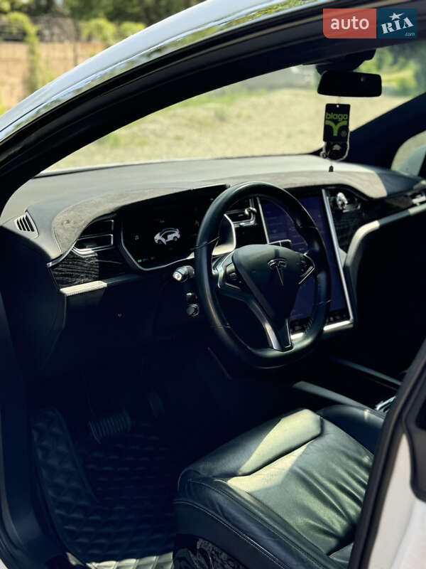 Позашляховик / Кросовер Tesla Model X 2016 в Івано-Франківську