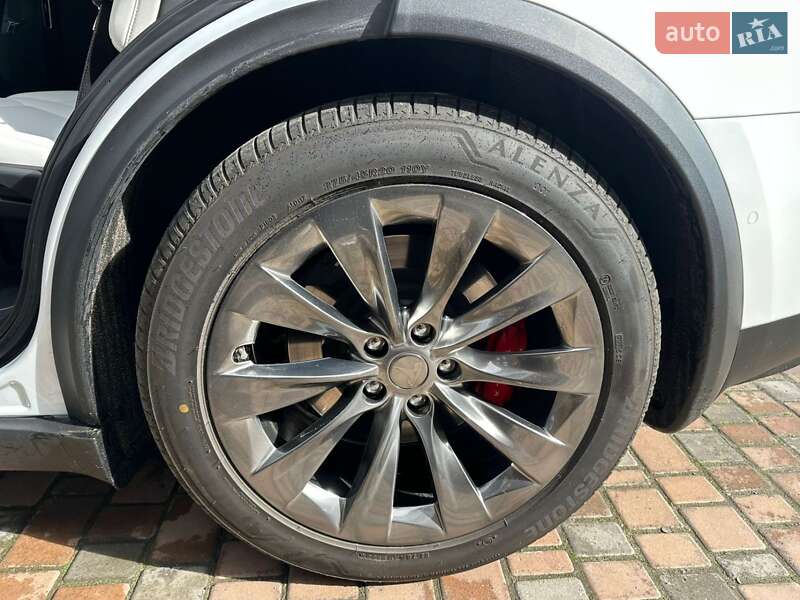 Позашляховик / Кросовер Tesla Model X 2018 в Києві