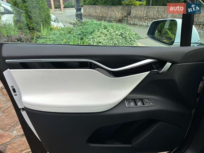 Позашляховик / Кросовер Tesla Model X 2018 в Києві