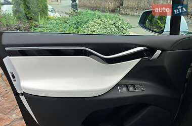 Позашляховик / Кросовер Tesla Model X 2018 в 