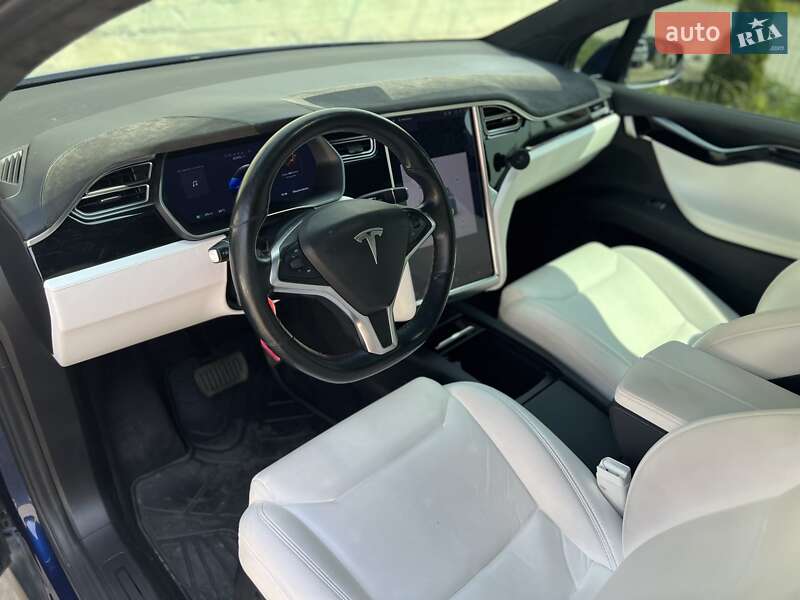 Позашляховик / Кросовер Tesla Model X 2017 в Ужгороді