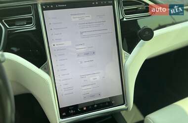 Позашляховик / Кросовер Tesla Model X 2017 в 