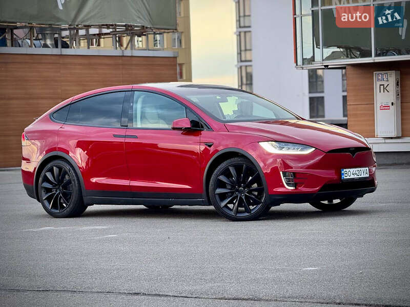 Позашляховик / Кросовер Tesla Model X 2019 в 