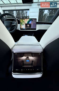 Позашляховик / Кросовер Tesla Model X 2022 в 