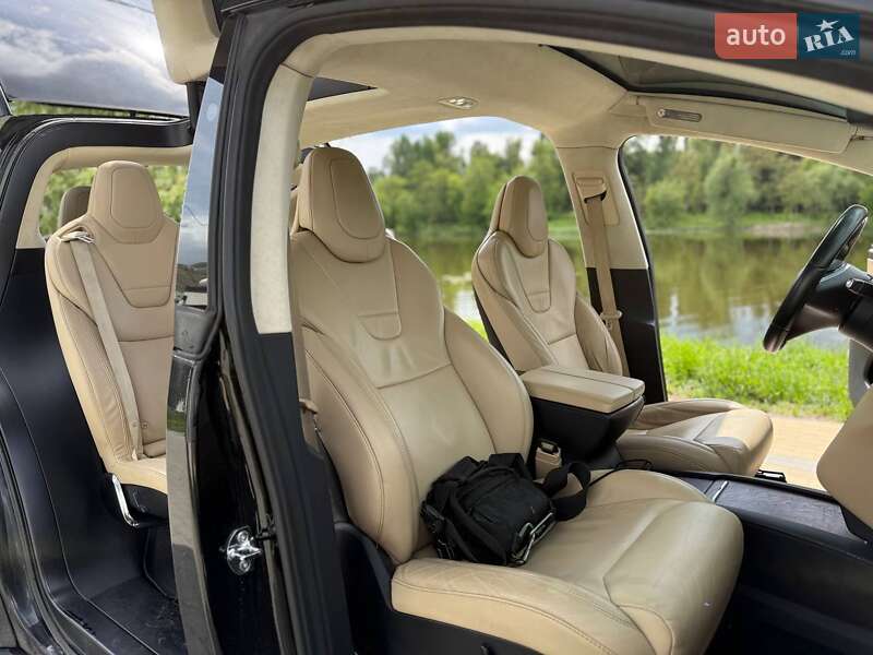 Позашляховик / Кросовер Tesla Model X 2017 в Києві