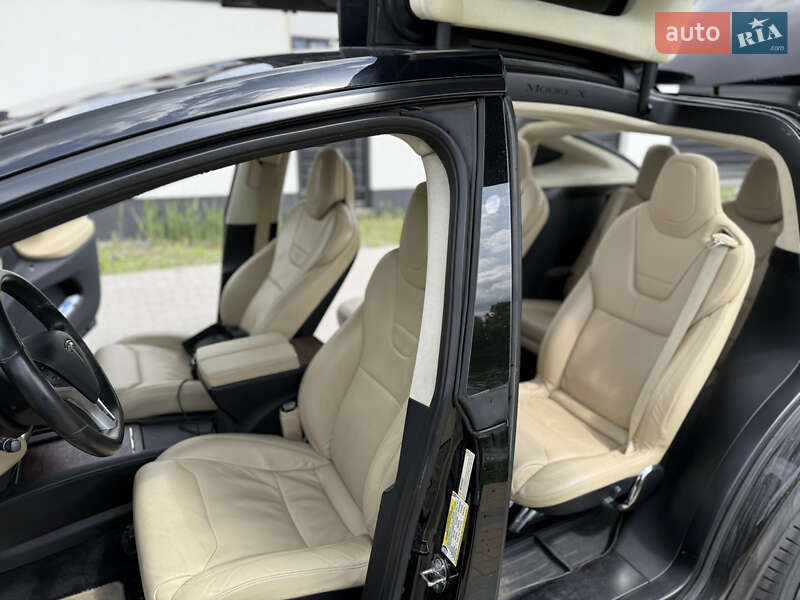 Позашляховик / Кросовер Tesla Model X 2017 в Києві