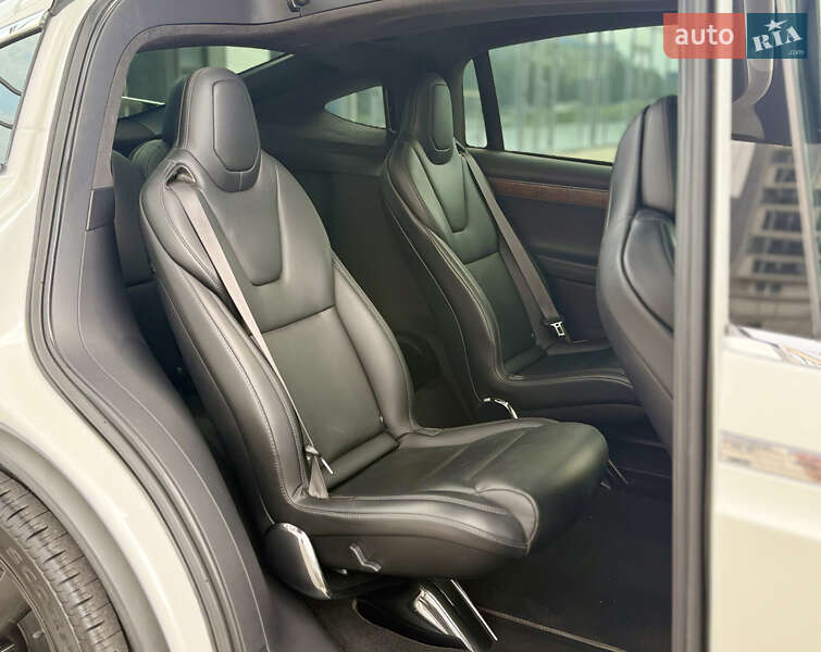 Позашляховик / Кросовер Tesla Model X 2019 в Харкові