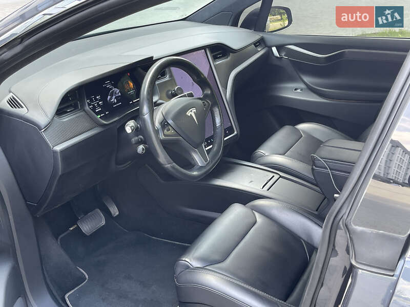 Позашляховик / Кросовер Tesla Model X 2019 в Новояворівську
