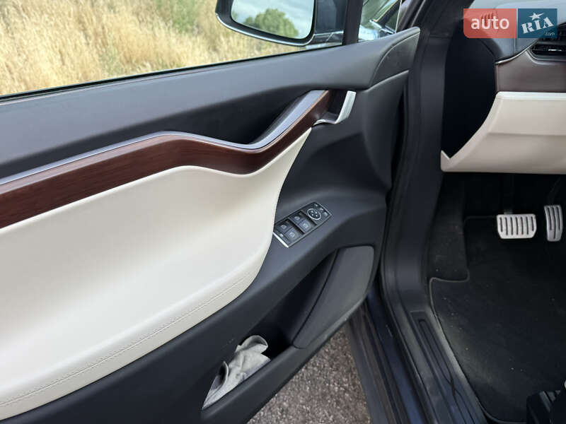 Внедорожник / Кроссовер Tesla Model X 2019 в Днепре