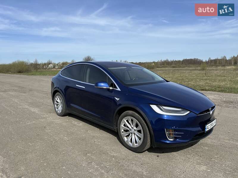 Внедорожник / Кроссовер Tesla Model X 2016 в Старой Выжевке
