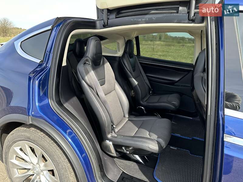 Внедорожник / Кроссовер Tesla Model X 2016 в Старой Выжевке