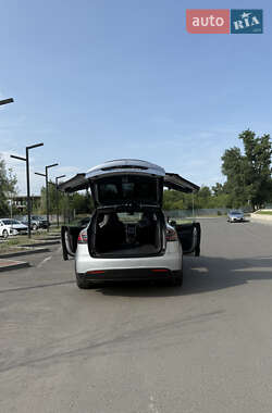 Позашляховик / Кросовер Tesla Model X 2018 в 