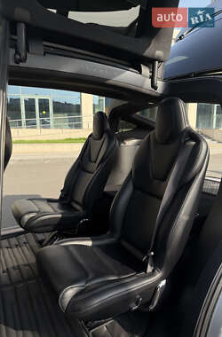 Позашляховик / Кросовер Tesla Model X 2018 в 