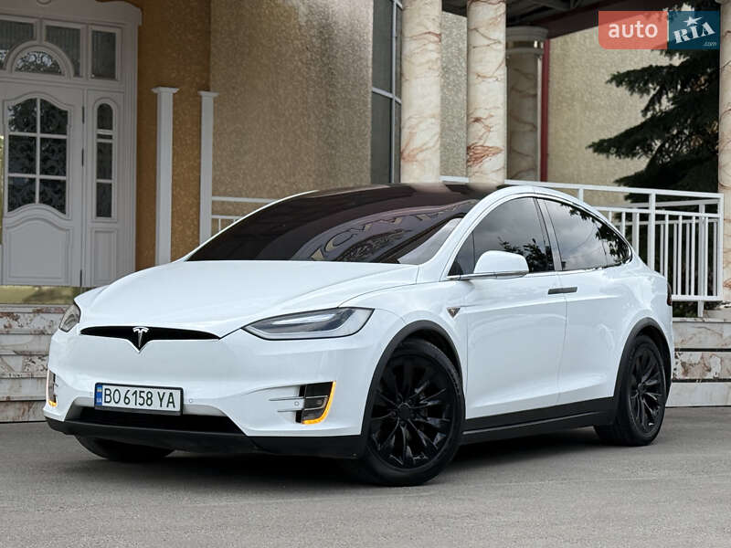 Позашляховик / Кросовер Tesla Model X 2016 в Тернополі
