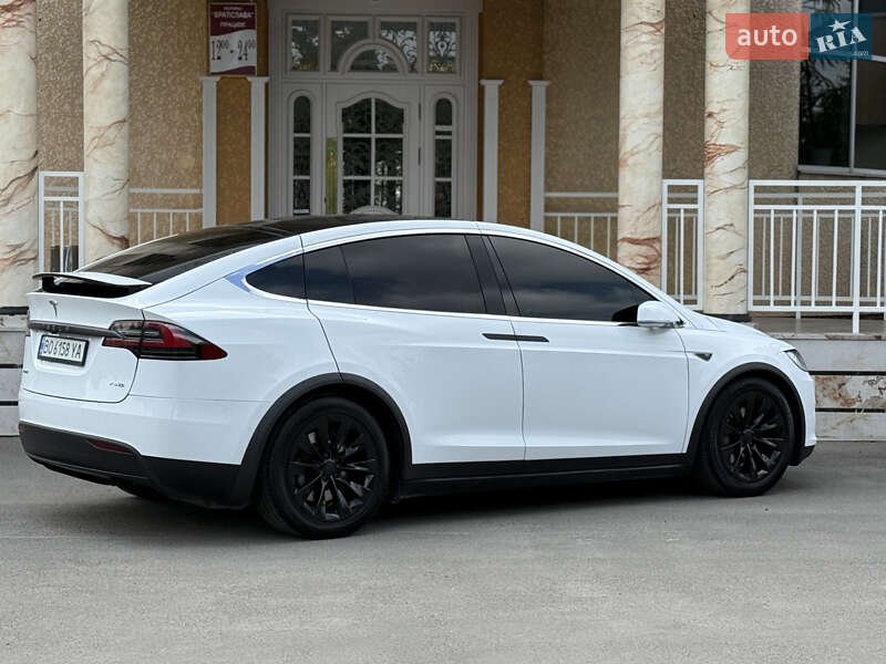 Позашляховик / Кросовер Tesla Model X 2016 в Тернополі
