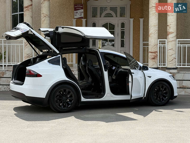 Позашляховик / Кросовер Tesla Model X 2016 в Тернополі