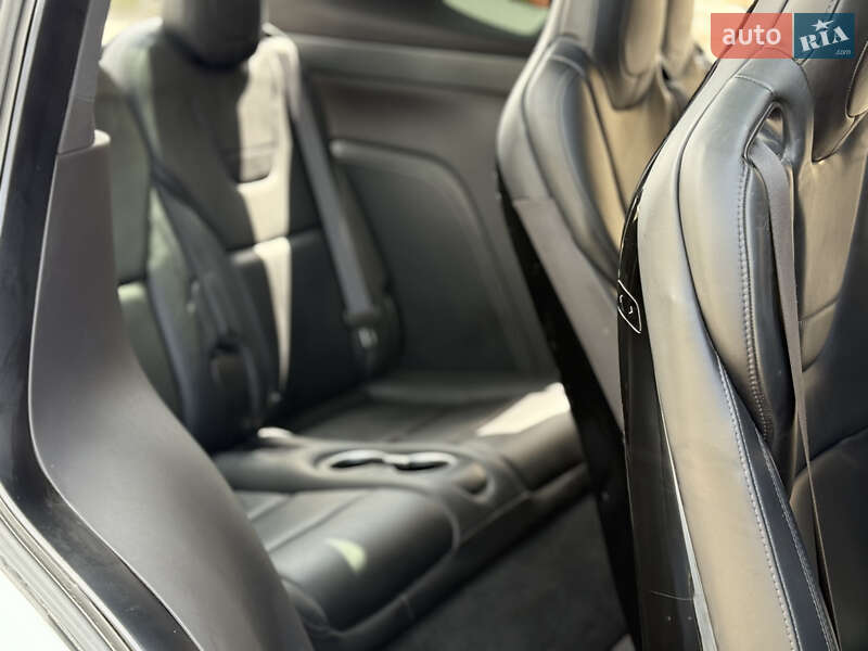 Позашляховик / Кросовер Tesla Model X 2016 в Тернополі
