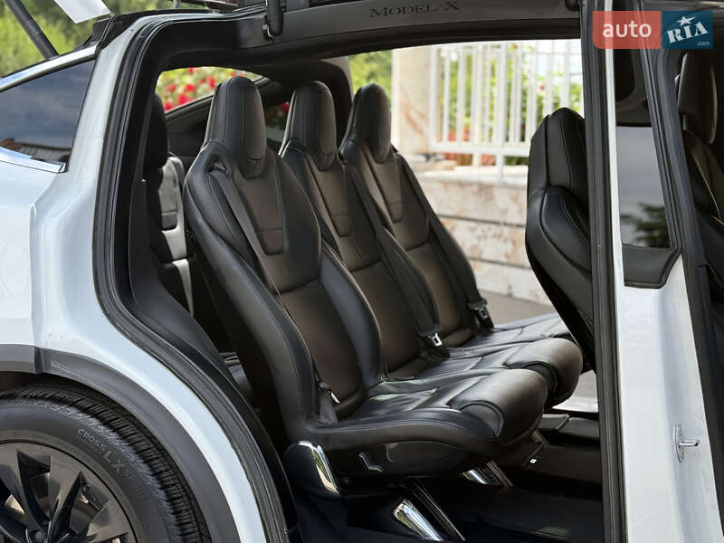 Позашляховик / Кросовер Tesla Model X 2016 в Тернополі