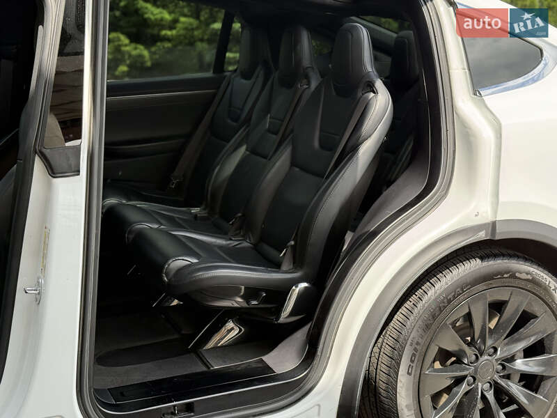 Позашляховик / Кросовер Tesla Model X 2016 в Тернополі