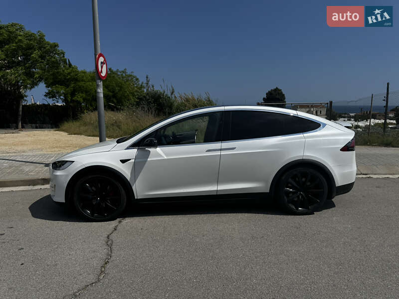 Tesla Model X 2020
