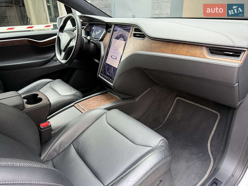 Внедорожник / Кроссовер Tesla Model X 2019 в Киеве