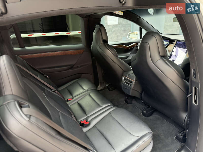 Внедорожник / Кроссовер Tesla Model X 2019 в Киеве