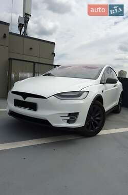 Позашляховик / Кросовер Tesla Model X 2019 в 