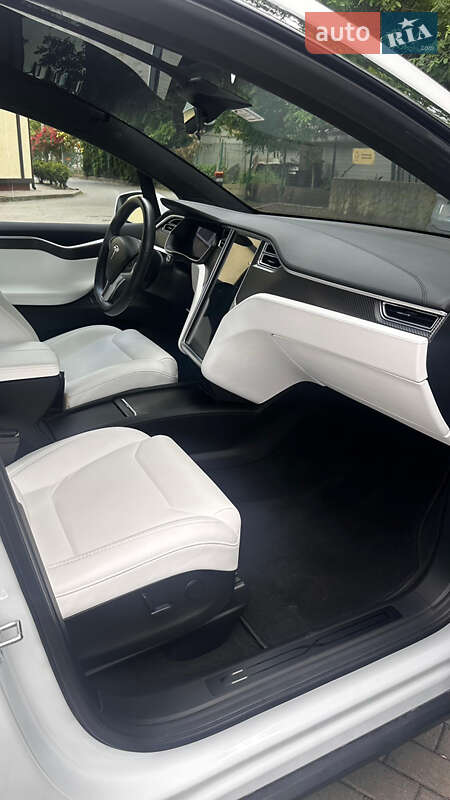 Позашляховик / Кросовер Tesla Model X 2018 в Чернівцях