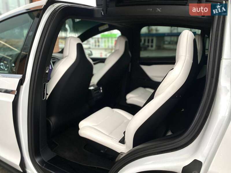 Позашляховик / Кросовер Tesla Model X 2017 в Києві