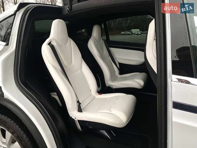 Позашляховик / Кросовер Tesla Model X 2017 в Києві