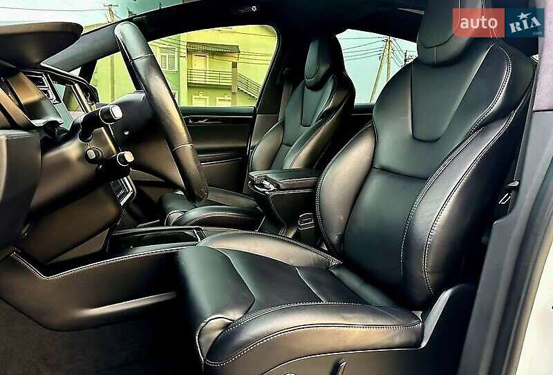 Позашляховик / Кросовер Tesla Model X 2018 в Львові