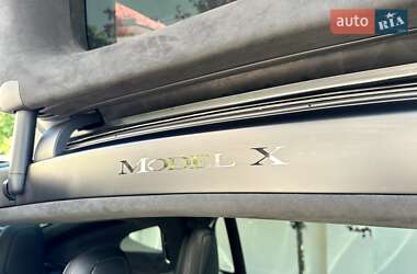 Позашляховик / Кросовер Tesla Model X 2016 в 