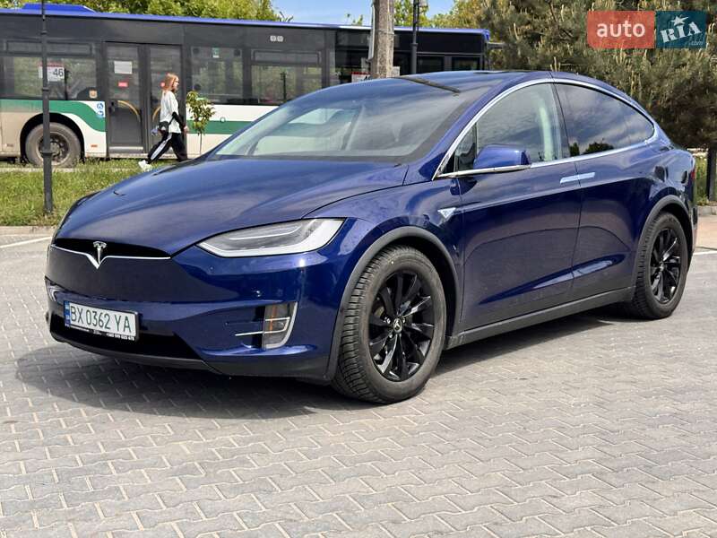 Позашляховик / Кросовер Tesla Model X 2016 в Хмельницькому