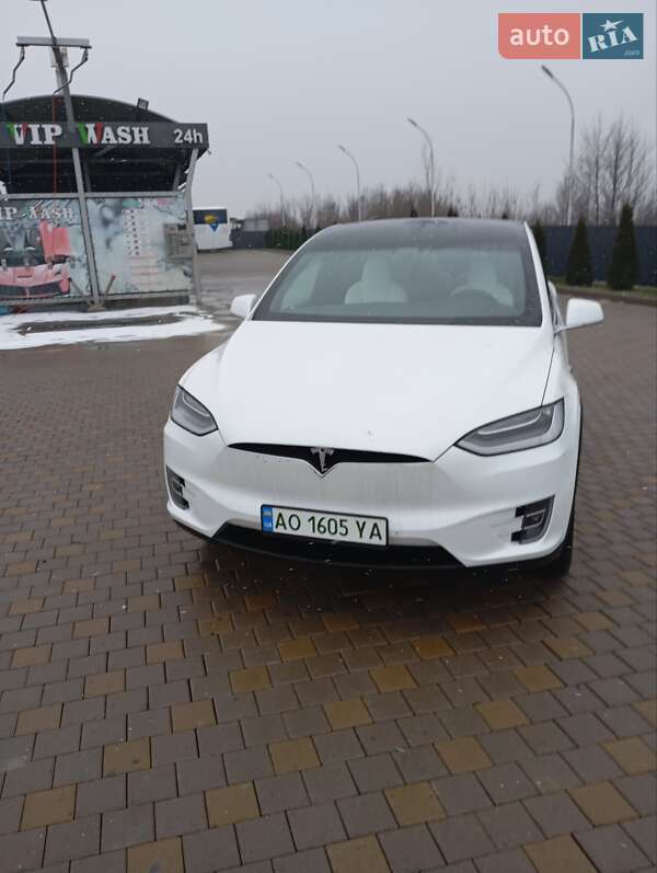 Позашляховик / Кросовер Tesla Model X 2017 в 