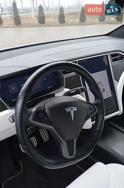 Позашляховик / Кросовер Tesla Model X 2017 в 