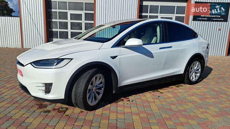 Внедорожник / Кроссовер Tesla Model X 2018 в Костополе